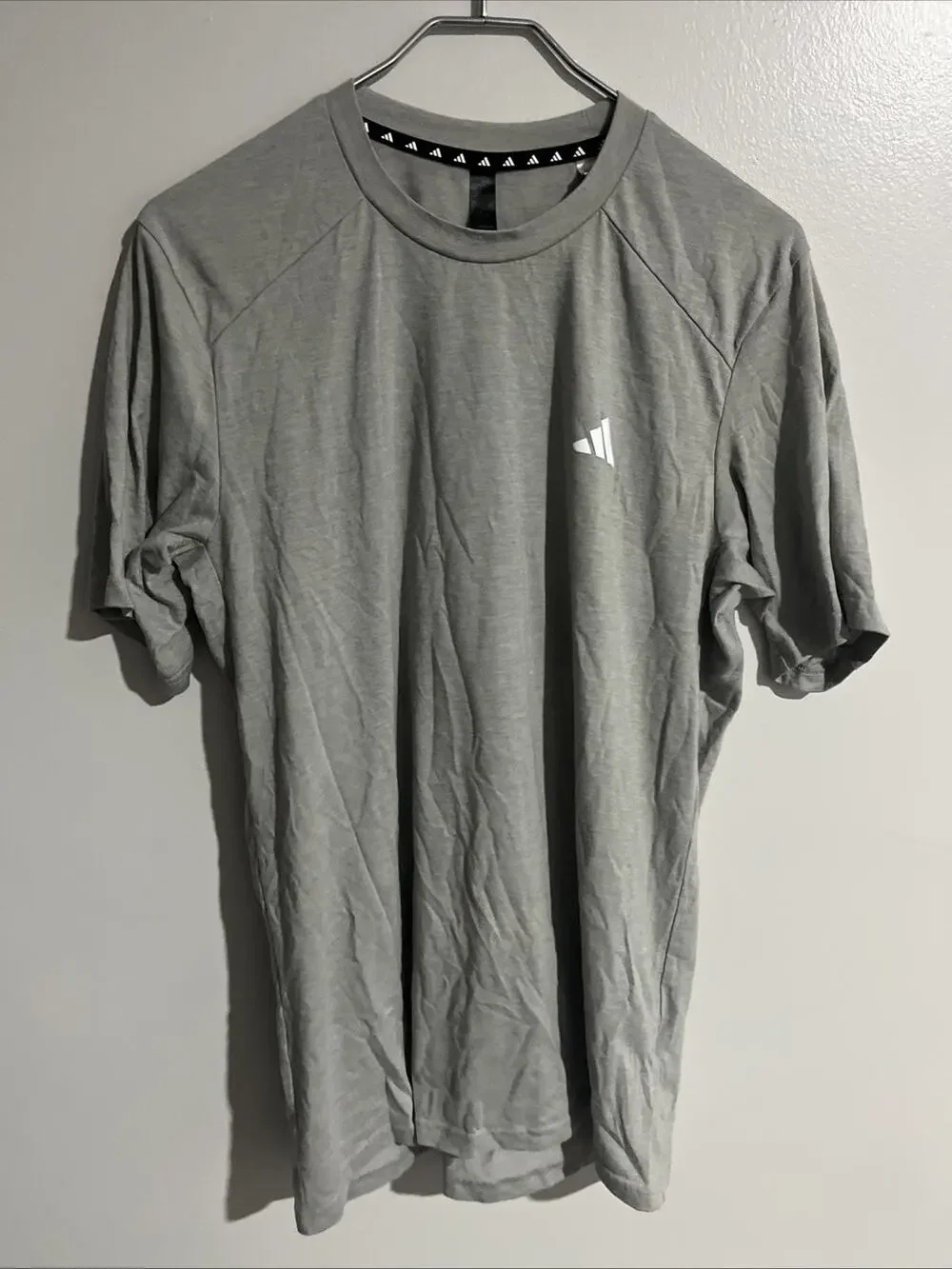 Adidas Men's Large Short Sleeve Aeroready T-Shirt Gray white logo